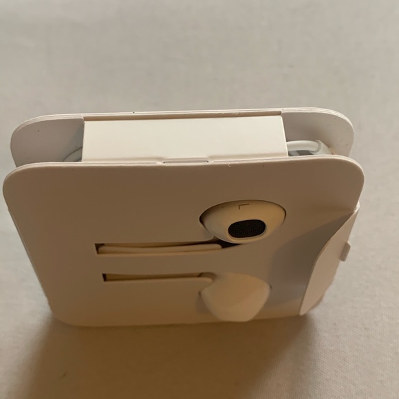 Apple EarPods - Picture 2 of 2